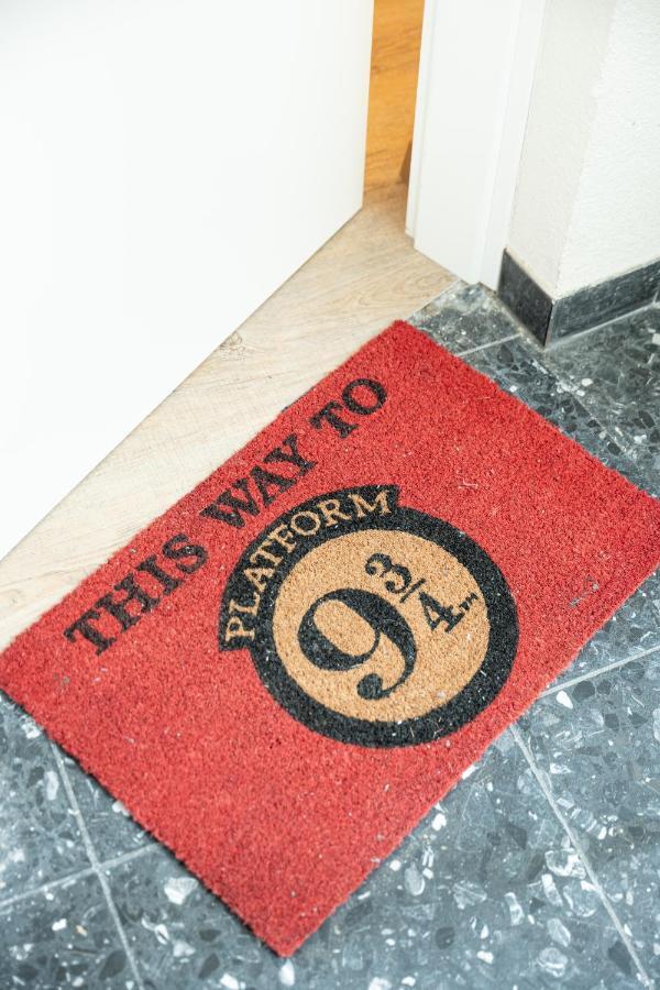 - Magical Harry Potter Apartment In Duisburg - 2 Mins Central Station Hbf - Kingsize Bed & Netflix - المظهر الخارجي الصورة